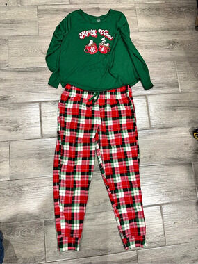 Holiday Plaid Pajama Set in Green & Red size 10-12 plus Like New